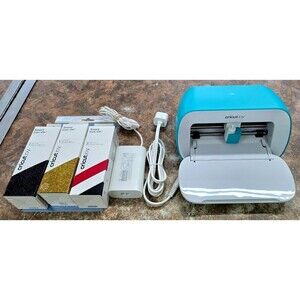 Cricut Joy - JCTR101 - Portable Compact Smart Cutting Machine W/Accessories